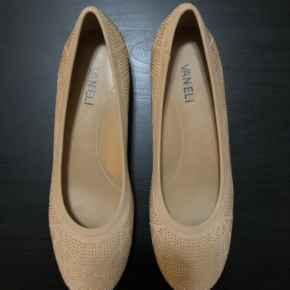 Vaneli Nude Susan Flats